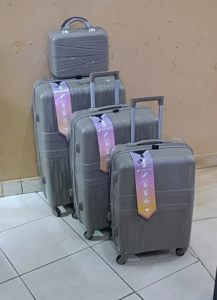 4-in-1 Luxurious Unbreakable Suitcase Set – 2, Grey