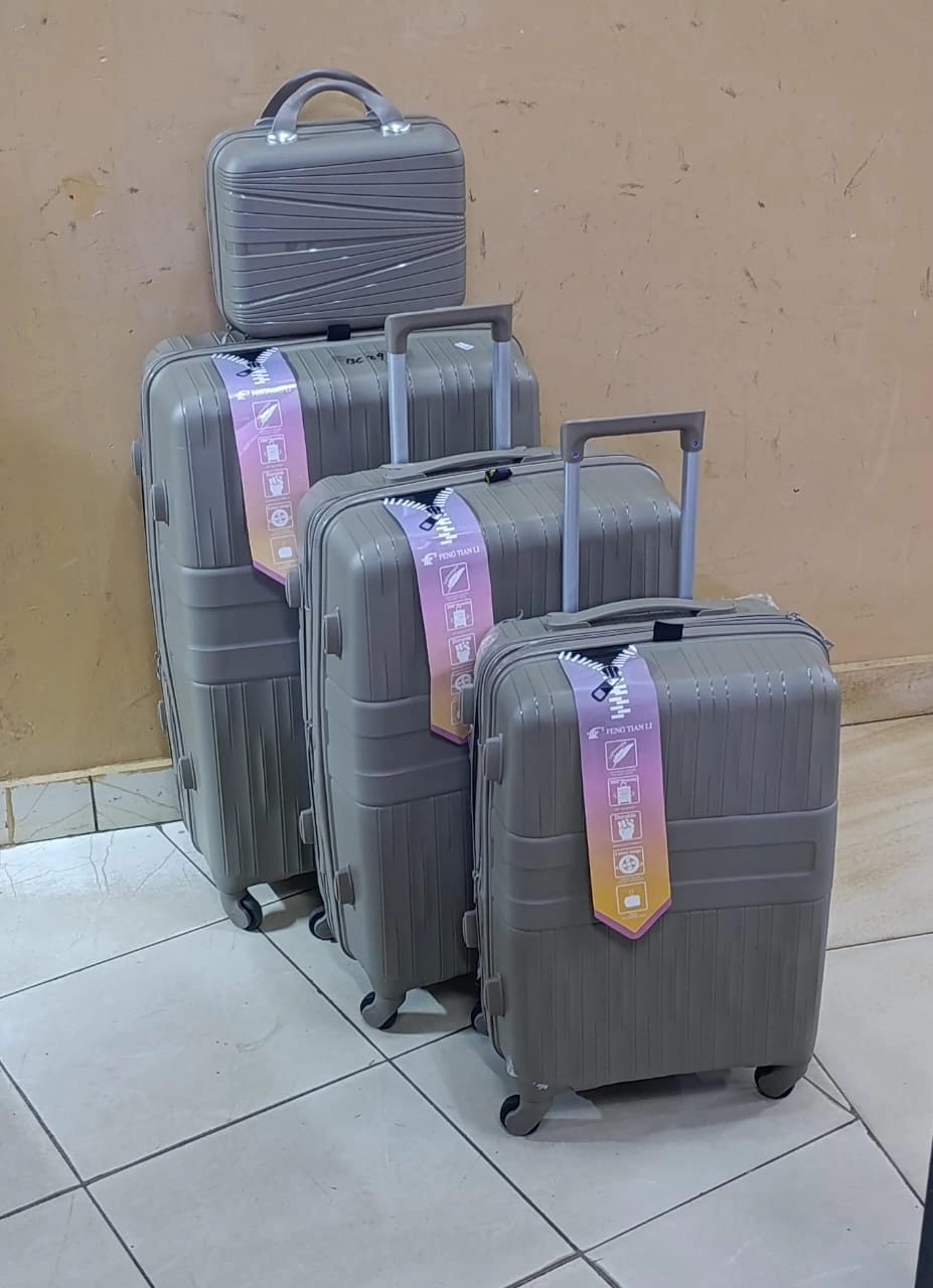 4-in-1 Luxurious Unbreakable Suitcase Set – 2, Grey